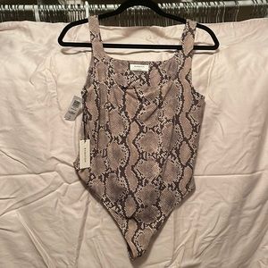 Babaton BNWT L Contour Coal grey/ graphite bodysuit